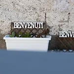 Vesuvio Capodichino Blu نابولي